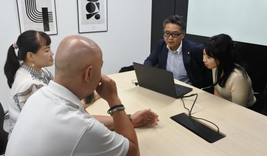 納得と安心感があるさむらい行政書士の丁寧な説明。夫婦で山本先生に、是非お願いしたいと決断しました。